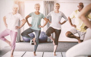 Yoga for seniors with lower back pain (study) - Instructor performing yoga with seniors during sports class